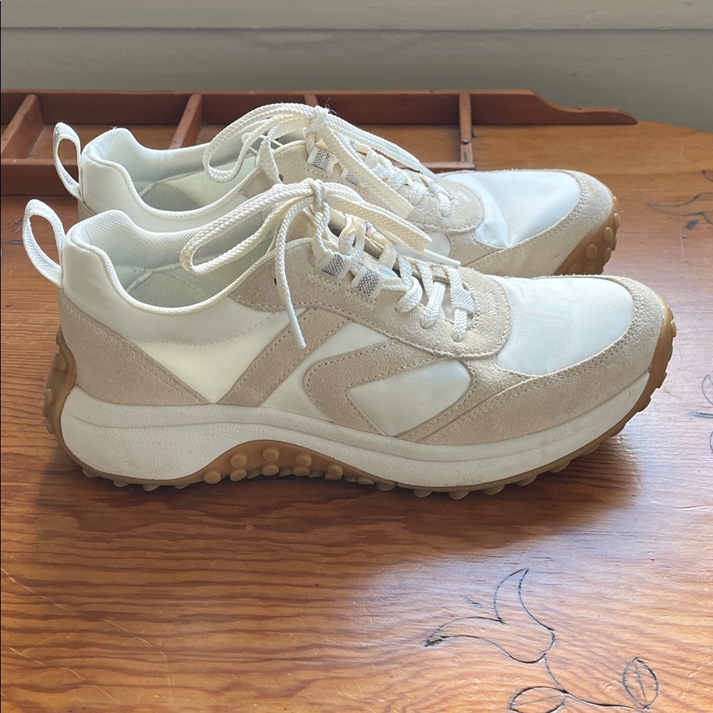 Keen women’s White and Tan Sneakers - Picture 2 of 6
